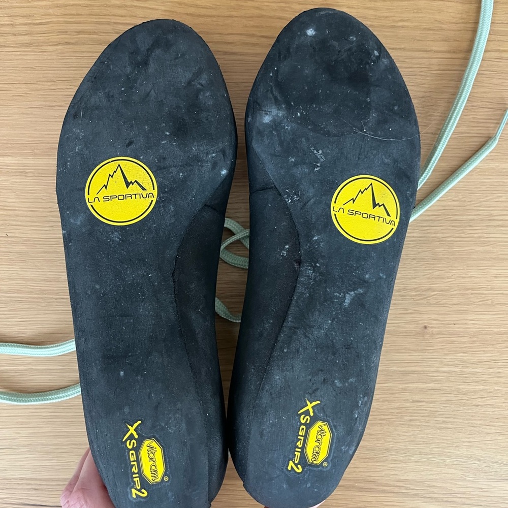 NWOT La Sportiva Women's Mythos Lace-Up Climbing Shoes - Picture 3 of 4